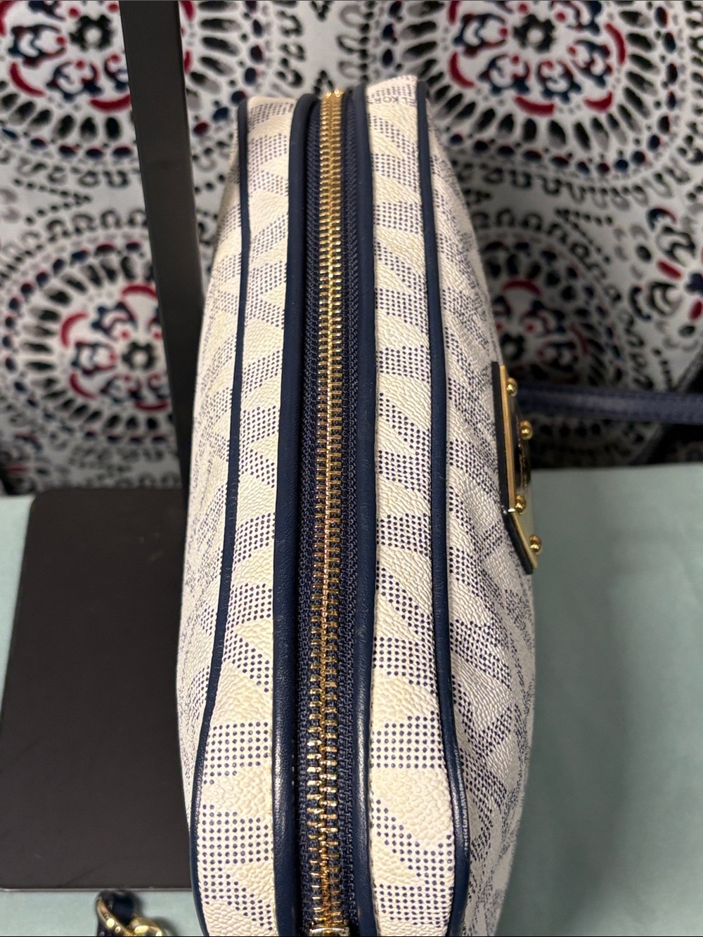 Michael Kors Jet Set Large East/West Crossbody (Navy/White) - Picture 4 of 12